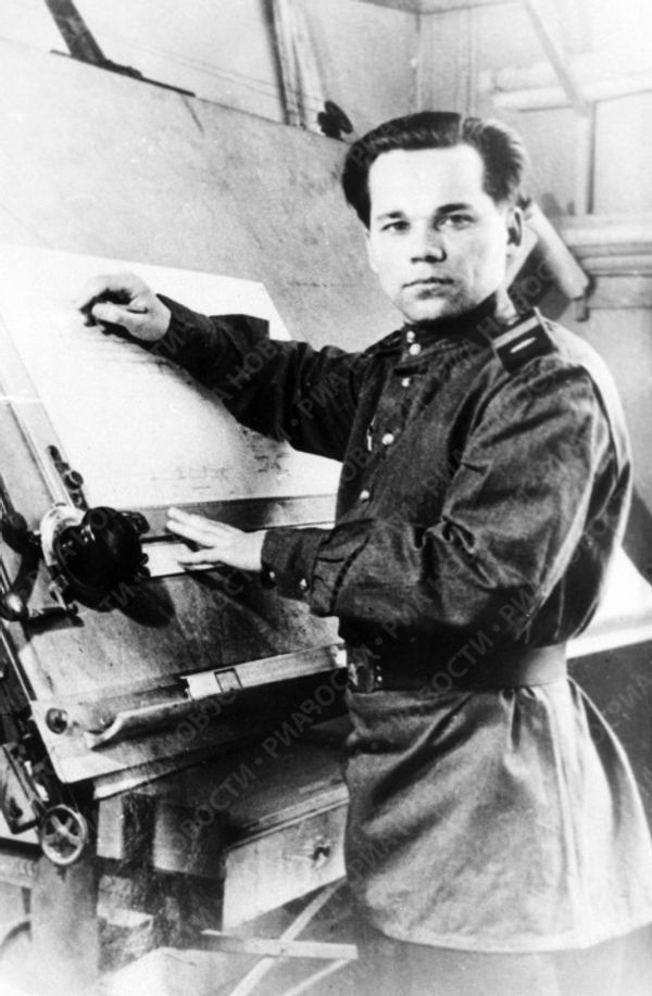 Mikhail Kalashnikov turns 90  - Sputnik International