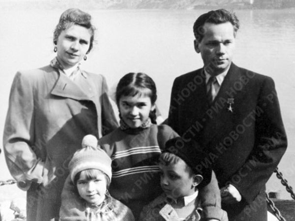 Mikhail Kalashnikov turns 90  - Sputnik International