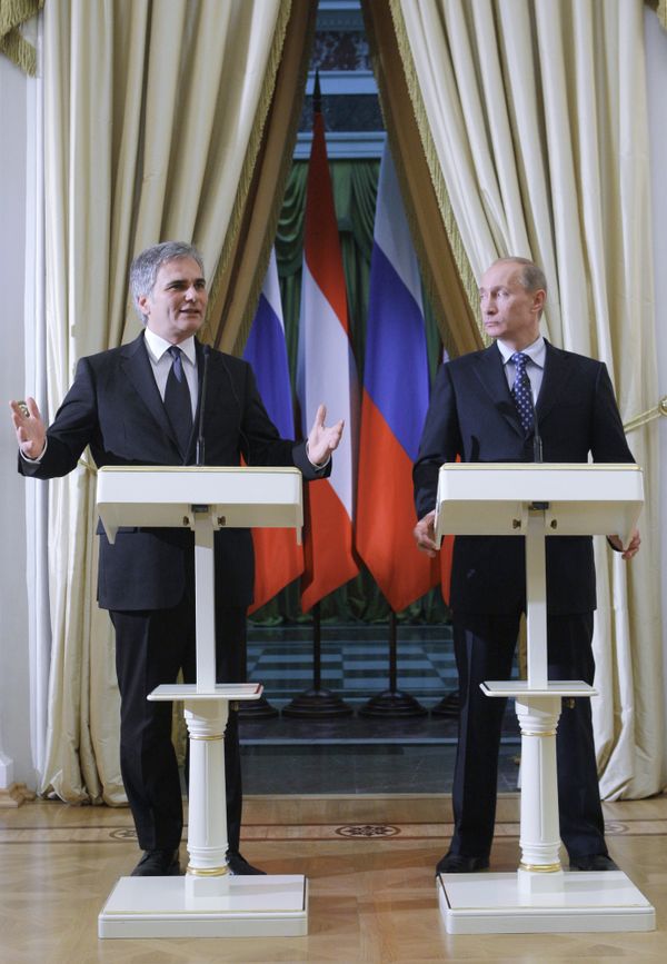 Vladimir Putin and Austrian Chancellor Werner Faymann - Sputnik International