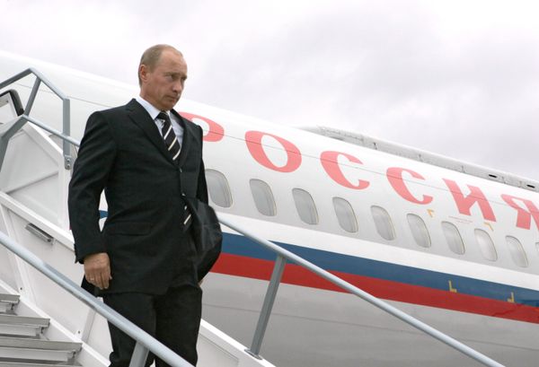 Putin to discuss Mistral, investment projects, energy in France - Sputnik International