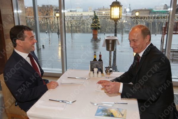 President Medvedev and Prime Minister Putin visit St. Petersburg President Medvedev and Prime Minister Putin visit St. Petersburg - Sputnik International