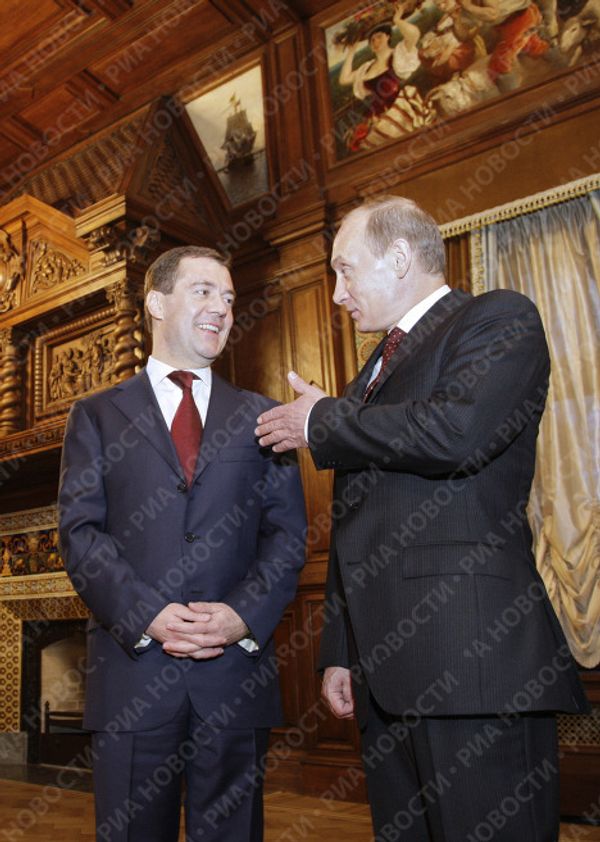 President Medvedev and Prime Minister Putin visit St. Petersburg President Medvedev and Prime Minister Putin visit St. Petersburg - Sputnik International