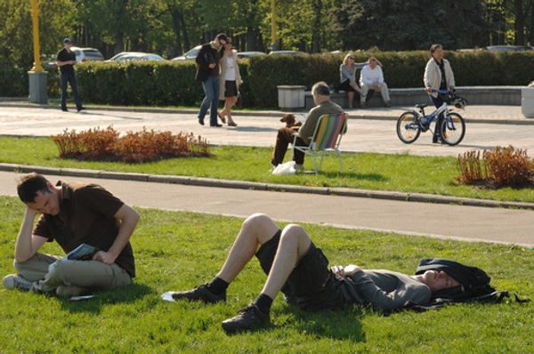 Sleeping people not helpless says Russia's top court - Sputnik International