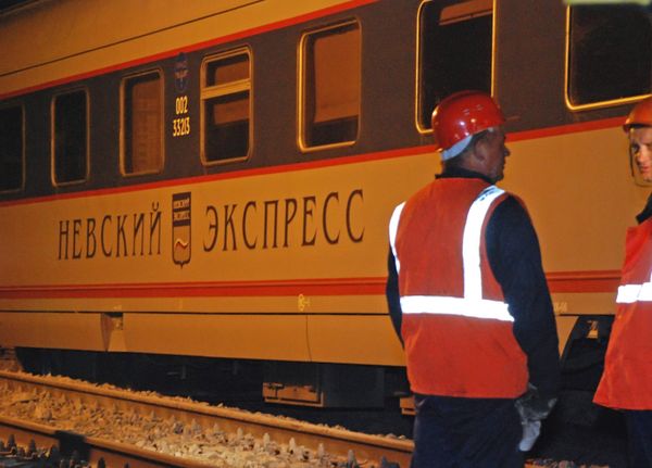 Three cars of the 12-car train that can travel at 200 km per hour (124 mph) went off the tracks on Friday evening - Sputnik International