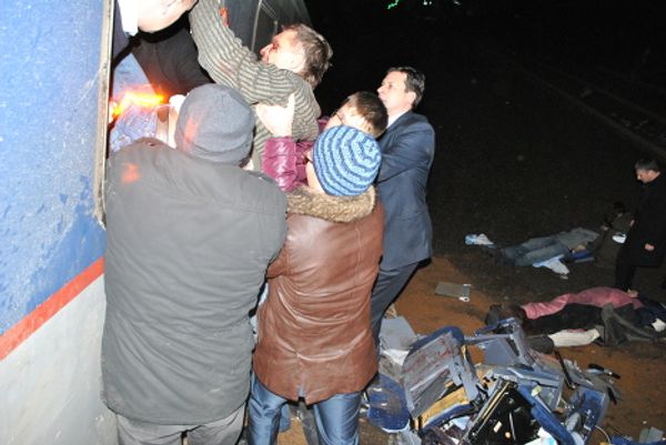 A few minutes after Nevsky Express train derailment - Sputnik International