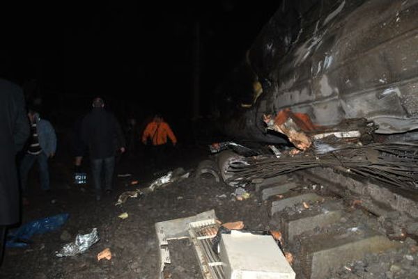 A few minutes after Nevsky Express train derailment - Sputnik International