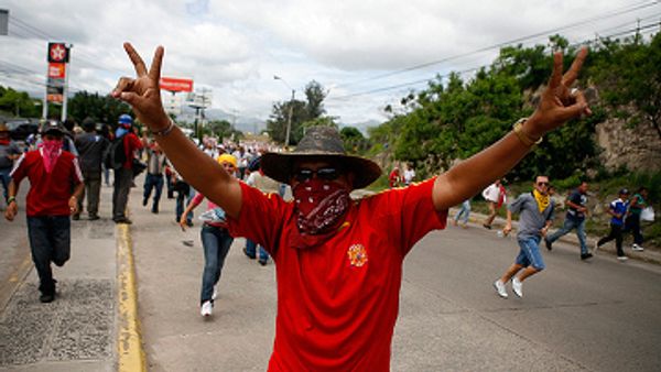 Porfirio Lobo leads in Honduran presidential race - exit polls Porfirio Lobo leads in Honduran presidential race - exit polls - Sputnik International