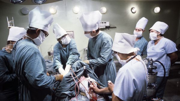 The Da Vinci robotic surgical system helped to restore myocardial perfusion on a beating heart, which was the first surgery of this kind in Moscow. - Sputnik International