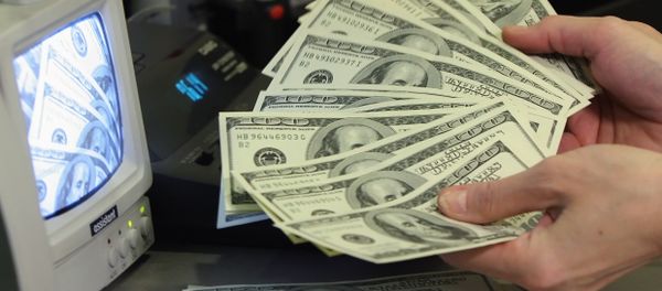 Russian banks are closing branch outlets, while business is booming for exchanges due to widespread demand for hard currencies among the population. Russian banks are closing branch outlets, while business is booming for exchanges due to widespread demand for hard currencies among the population. - Sputnik International