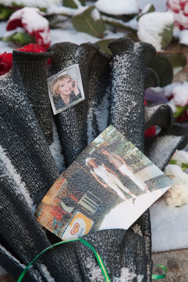 Perm residents mourn Lame Horse nightclub blaze victims - Sputnik International