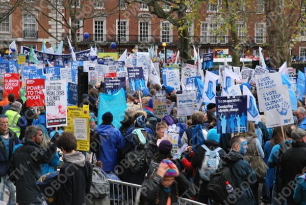 Thousands join the Green march in London - Sputnik International