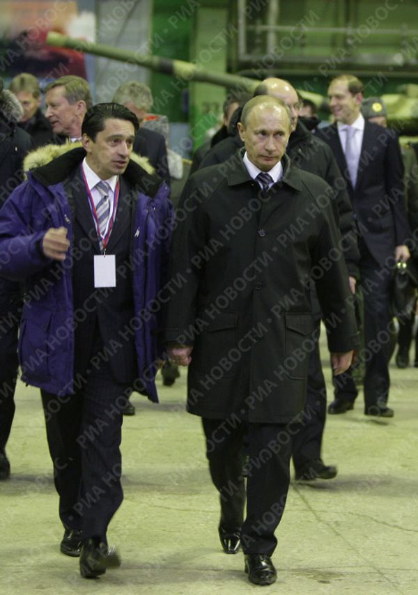 Vladimir Putin at a secret military production plant Vladimir Putin at a secret military production plant - Sputnik International