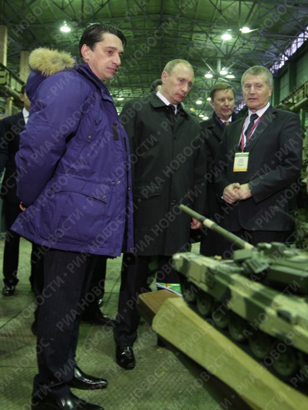 Vladimir Putin at a secret military production plant Vladimir Putin at a secret military production plant - Sputnik International