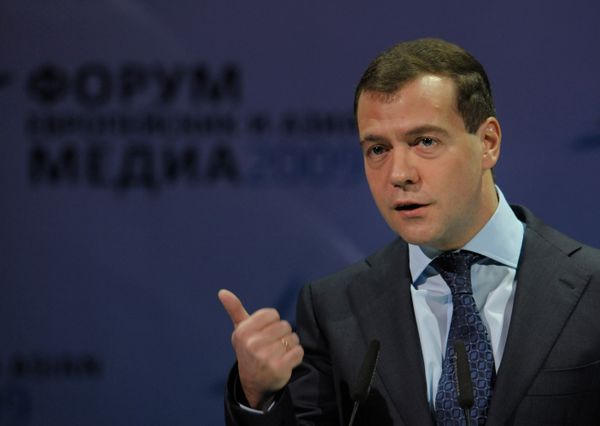 Medvedev urges 'unbiased' dialogue between European, Asian media Medvedev urges 'unbiased' dialogue between European, Asian media - Sputnik International