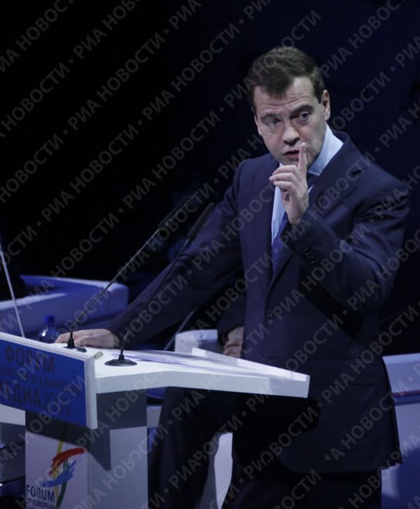 Dmitry Medvedev attends European and Asian media forum Dmitry Medvedev attends European and Asian media forum - Sputnik International