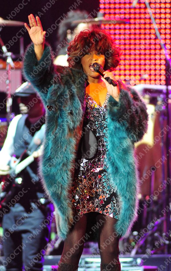 Diva Whitney Houston performs in Moscow Diva Whitney Houston performs in Moscow - Sputnik International