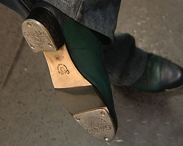 The brush, slap, flap, tap: a step master class - Sputnik International