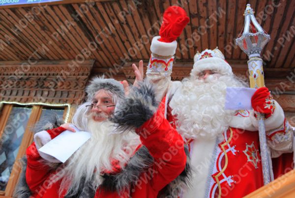 Two Santas  - Sputnik International