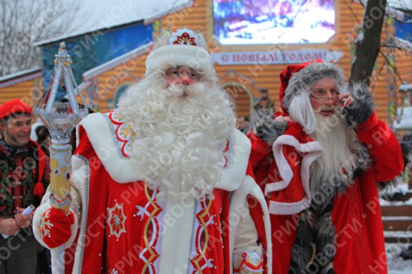 Two Santas Two Santas - Sputnik International