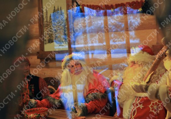 Two Santas Two Santas - Sputnik International