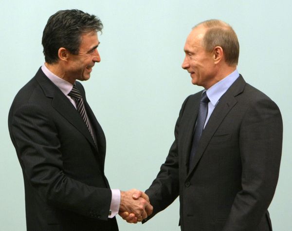  PM Putin hopes for less contradictions between Russia and NATO  - Sputnik International