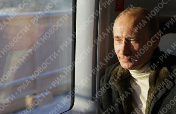 Russian Prime Minister Vladimir Putin took a trip on a Sapsan high speed train - Sputnik International