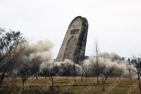 The demolition of a memorial to WWII heroes in Kutaisi - Sputnik International