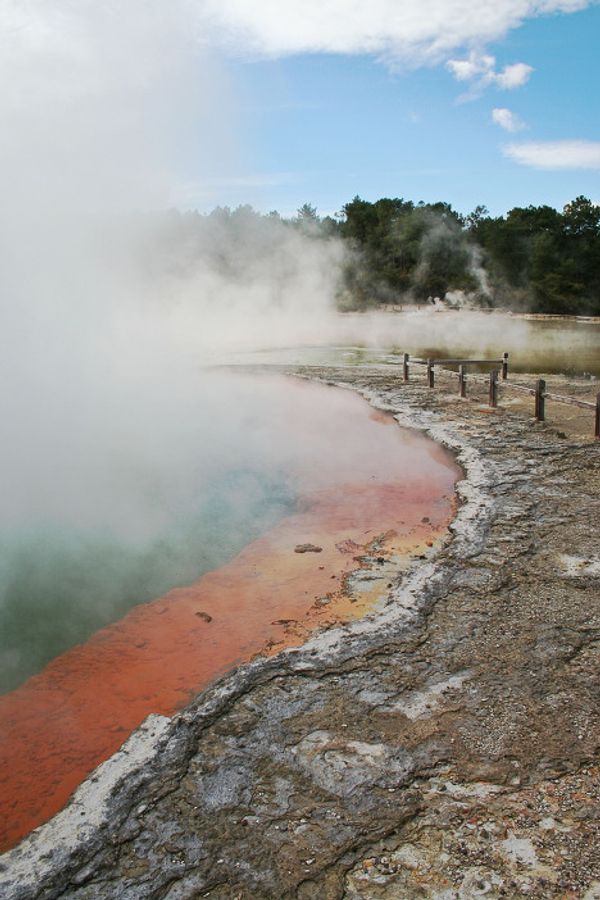 “Artist’s palette” and “The Champagne Pool”: Wai-O-Tapu Thermal Wonderland - Sputnik International