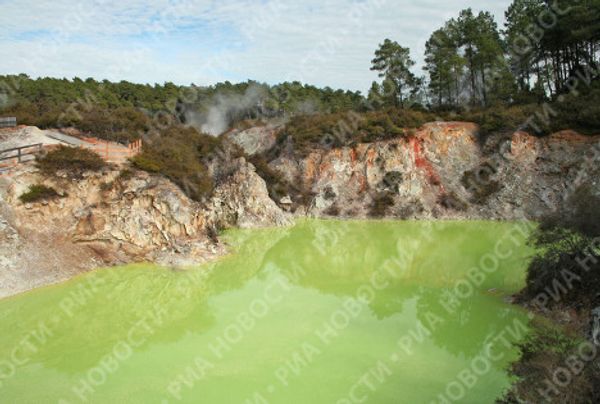 “Artist’s palette” and “The Champagne Pool”: Wai-O-Tapu Thermal Wonderland - Sputnik International