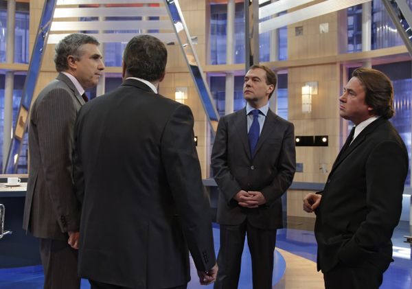  Russia's Medvedev short on time, enjoys football, classic rock  - Sputnik International