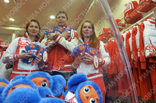 Russian star athletes receive Olympic outfits Russian star athletes receive Olympic outfits - Sputnik International