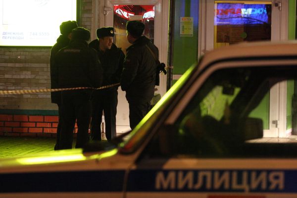 Unknown people in a dark-colored Zhiguli car opened fire at a Nissan Qashqai car at the junction between the Kedrov and Ivan Babushkin streets - Sputnik International