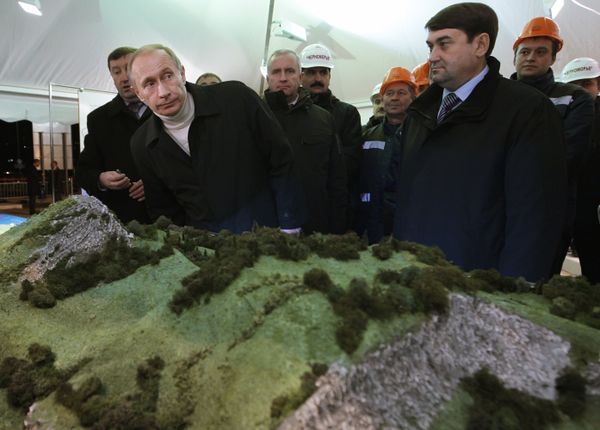Vladimir Putin inspects Sochi Olympic facilities - Sputnik International
