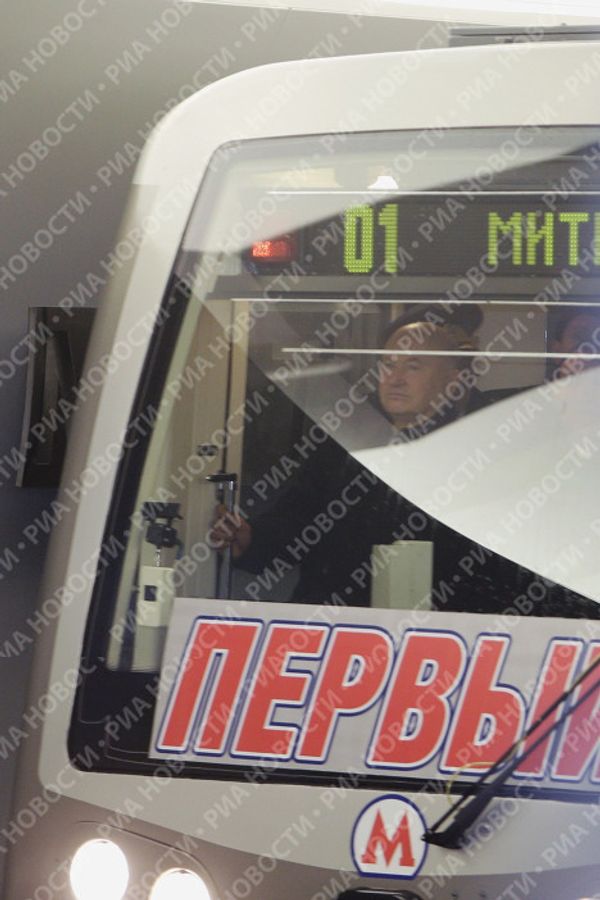 Moscow’s new metro stations and their first passengers - Sputnik International