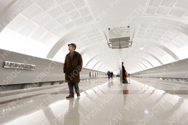 Moscow’s new metro stations and their first passengers - Sputnik International
