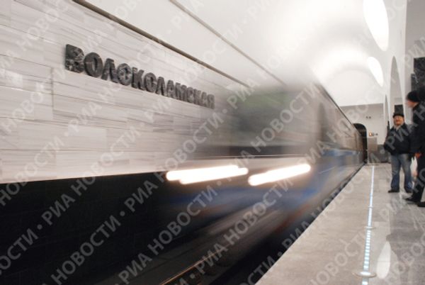Moscow’s new metro stations and their first passengers - Sputnik International