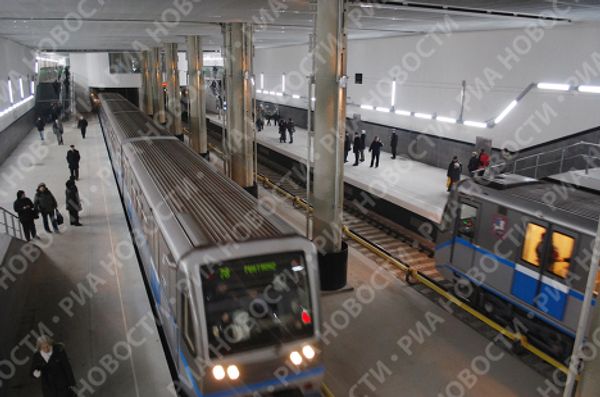 Moscow’s new metro stations and their first passengers - Sputnik International