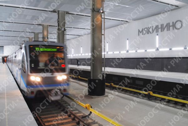 Moscow’s new metro stations and their first passengers - Sputnik International