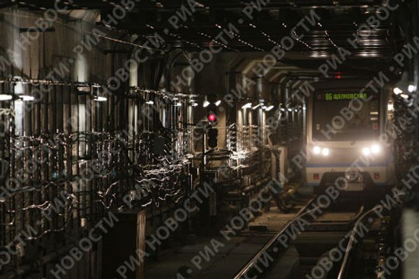 Moscow’s new metro stations and their first passengers - Sputnik International