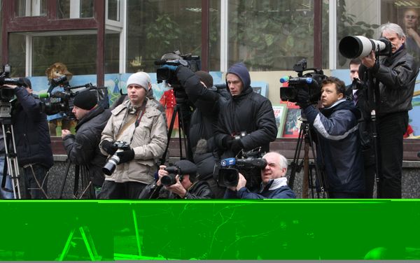 A total of 132 journalists and media support staff died worldwide covering the news in 2009, an international media safety organization has reported.  - Sputnik International