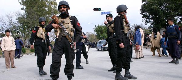Riot police guards a mourning procession in memory of Shi'ite Imam Husain Riot police guards a mourning procession in memory of Shi'ite Imam Husain - Sputnik International