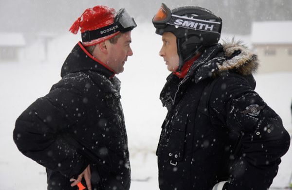 Dmitry Medvedev and Vladimir Putin go skiing at Russia's Olympic resort - Sputnik International