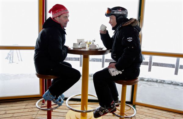 Dmitry Medvedev and Vladimir Putin go skiing at Russia's Olympic resort - Sputnik International