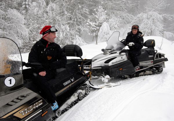 Dmitry Medvedev and Vladimir Putin go skiing at Russia's Olympic resort - Sputnik International