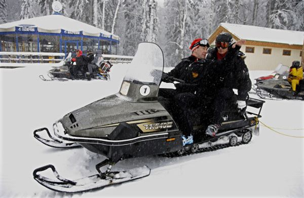 Dmitry Medvedev and Vladimir Putin go skiing at Russia's Olympic resort - Sputnik International