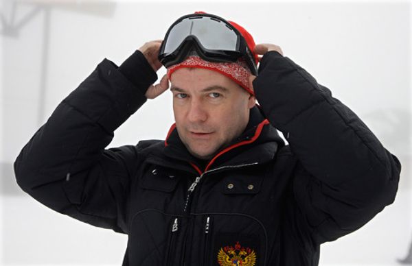 Dmitry Medvedev and Vladimir Putin go skiing at Russia's Olympic resort - Sputnik International