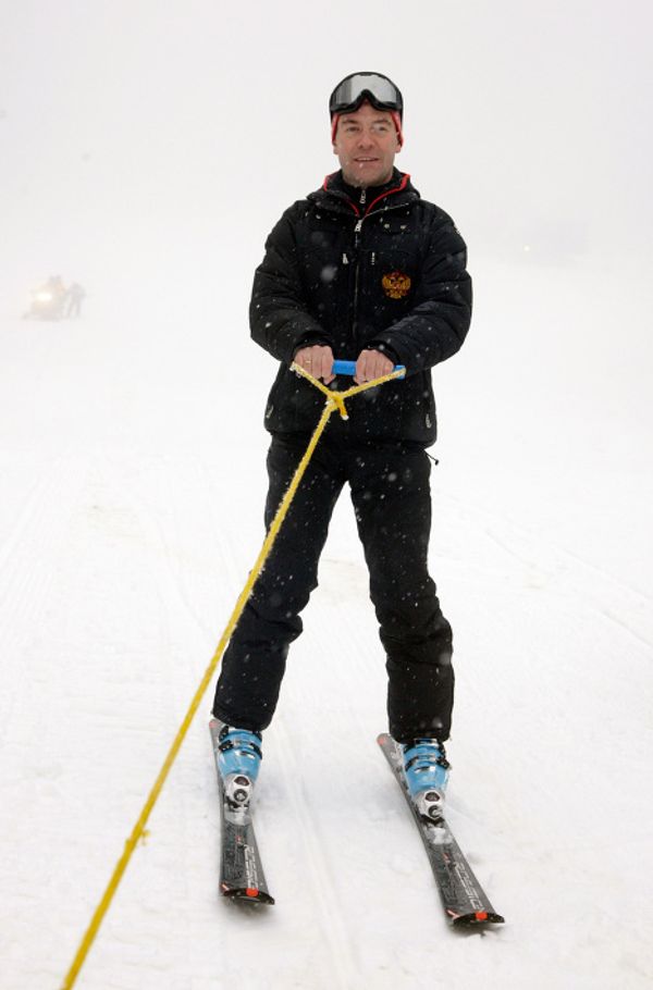 Dmitry Medvedev and Vladimir Putin go skiing at Russia's Olympic resort - Sputnik International