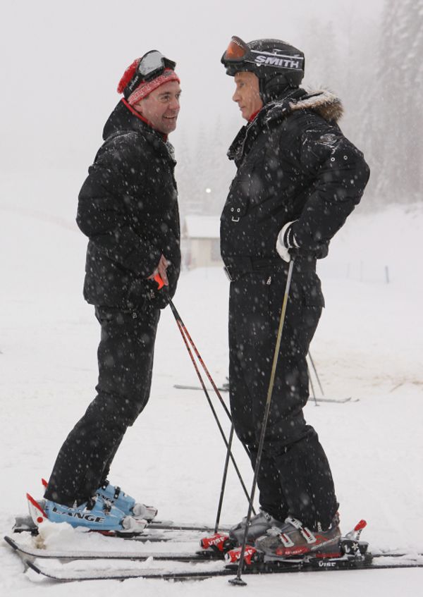 Dmitry Medvedev and Vladimir Putin go skiing at Russia's Olympic resort - Sputnik International