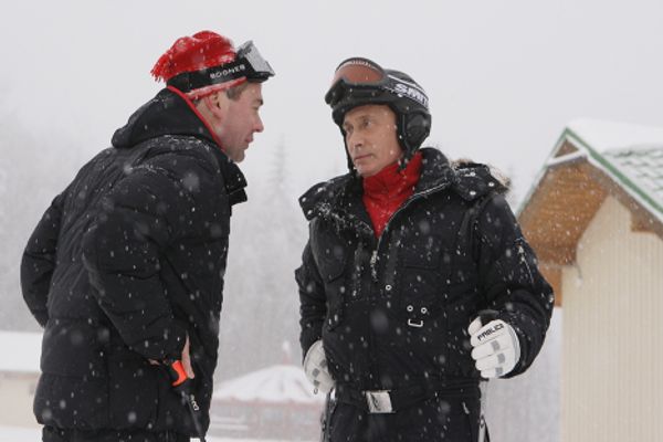 Dmitry Medvedev and Vladimir Putin go skiing at Russia's Olympic resort - Sputnik International