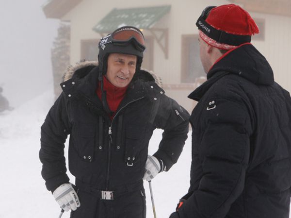 Dmitry Medvedev and Vladimir Putin go skiing at Russia's Olympic resort - Sputnik International